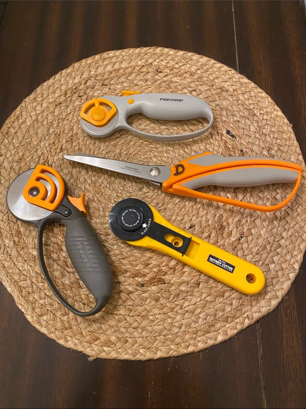 AMAZING Quilters bundle of rotary cutters and pinking shears
